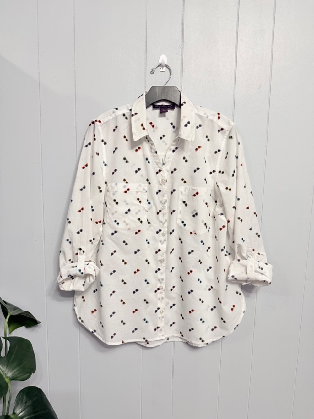 #16) Gloria Vanderbilt White Button-Front Shirt with Multicolor Sunglasses Print - Picture 3 of 7